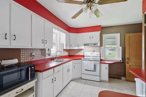 3303 40th St, Moline, IL 61265 photo 7