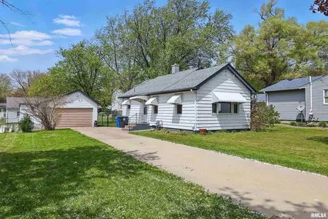 3303 40th St, Moline, IL 61265