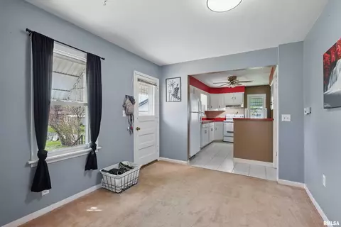3303 40th St, Moline, IL 61265 photo 5
