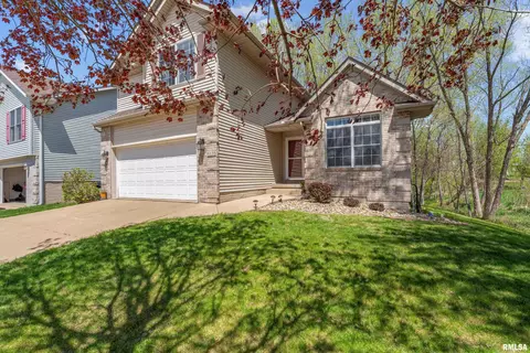 6135 Hillandale Rd, Davenport, IA 52806