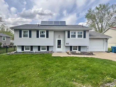 110 Country Ct, Dewitt, IA 52742
