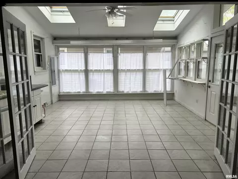 2963 9th St, Moline, IL 61265 photo 10