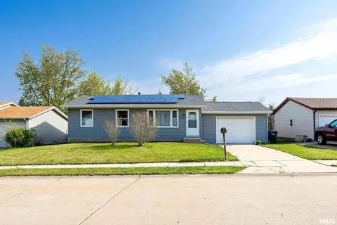 2530 Valley Dr, Davenport, IA 52806
