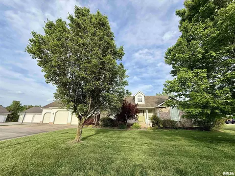 106 Jeremy Dr, Carterville, IL 62918
