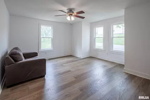 402 Morgan St, Anna, IL 62906 photo 5