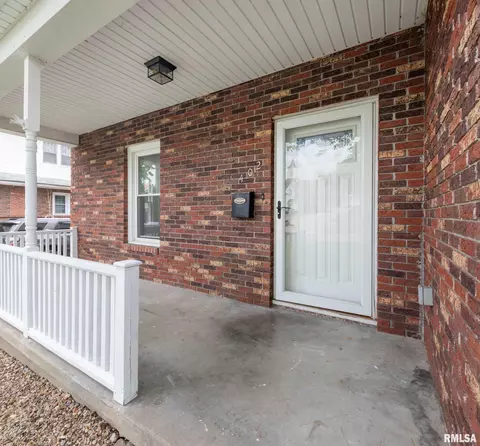 402 Morgan St, Anna, IL 62906 photo 2