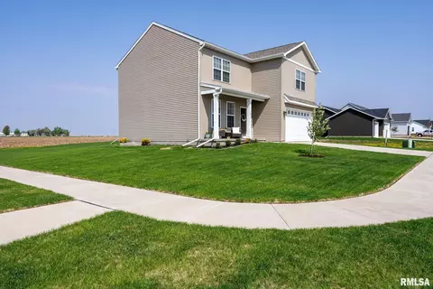 1824 S 5th St, Eldridge, IA 52748 photo 2