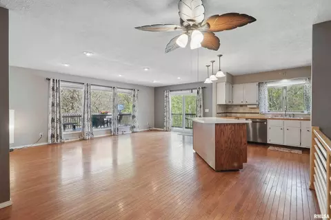 802 8th Ave, Silvis, IL 61282 photo 5