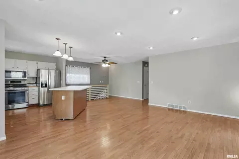 802 8th Ave, Silvis, IL 61282 photo 7