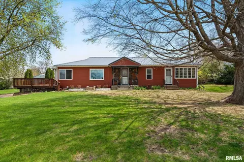 1118 Cedar St, Tipton, IA 52772