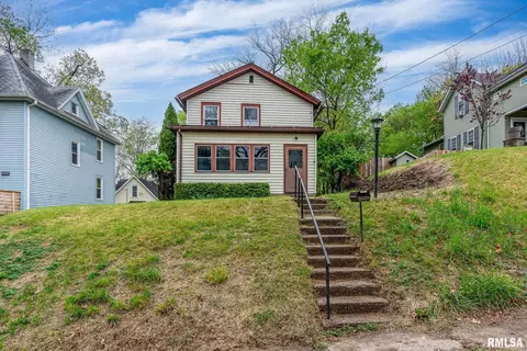 1502 Belle Ave, Davenport, IA 52803