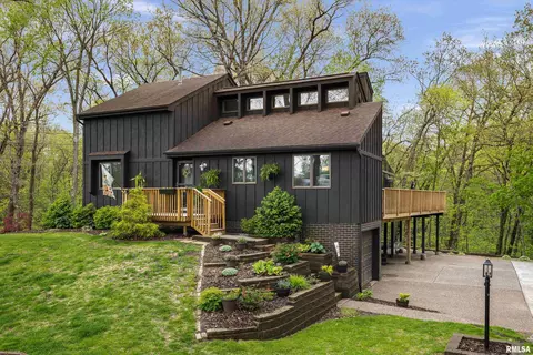 703 1st St, Coal Valley, IL 61240