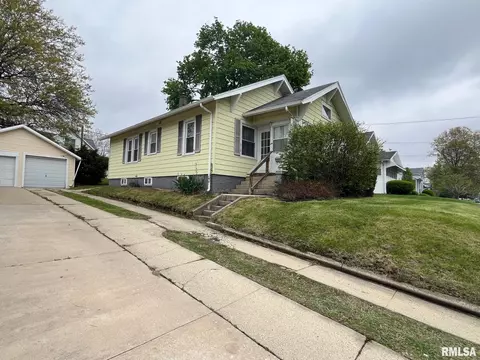 518 E Division St, Kewanee, IL 61443 photo 2