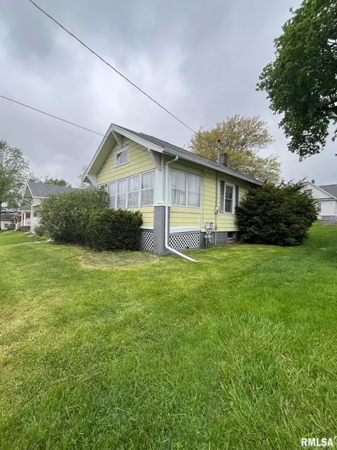 518 E Division St, Kewanee, IL 61443 photo 5