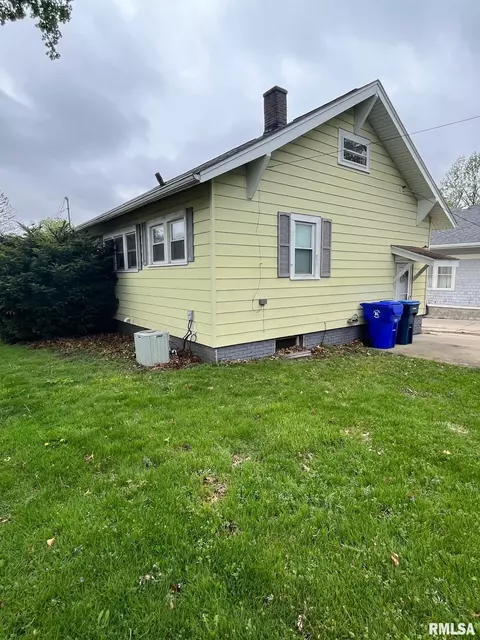 518 E Division St, Kewanee, IL 61443 photo 4