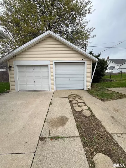 518 E Division St, Kewanee, IL 61443 photo 6