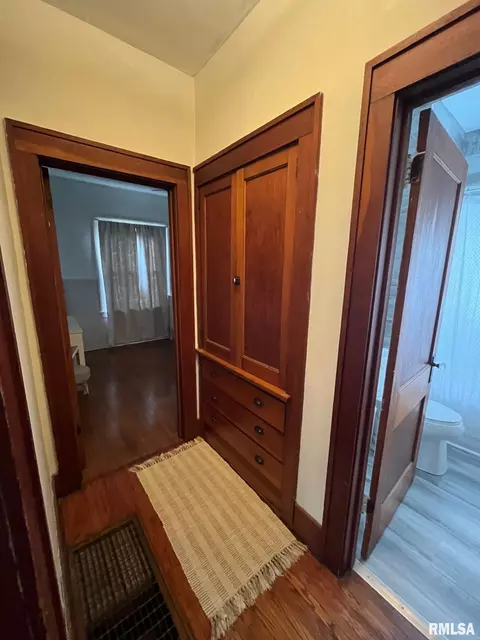 518 E Division St, Kewanee, IL 61443 photo 14