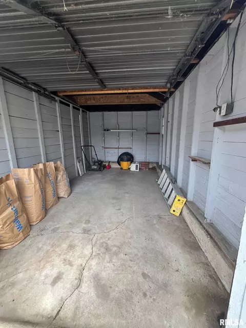 518 E Division St, Kewanee, IL 61443 photo 7