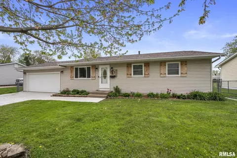 312 Lamphere Dr, Blue Grass, IA 52726