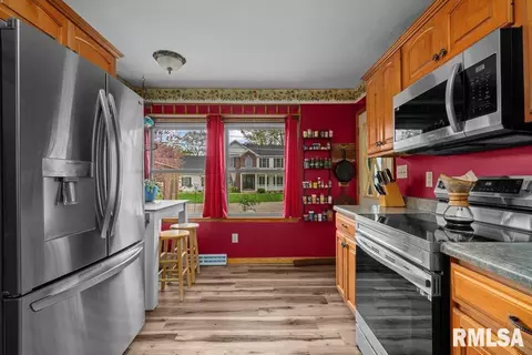 111 S Barrington Dr, Hampton, IL 61256 photo 8