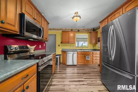 111 S Barrington Dr, Hampton, IL 61256 photo 6