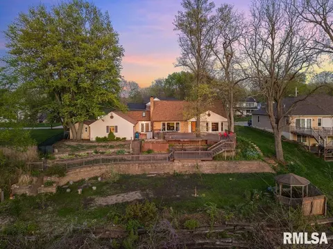 111 S Barrington Dr, Hampton, IL 61256 photo 2