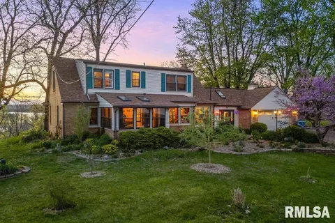 111 S Barrington Dr, Hampton, IL 61256