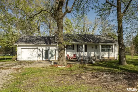 814 W 15th St, Johnston City, IL 62951