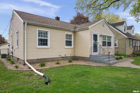1801 N Pine St, Davenport, IA 52804