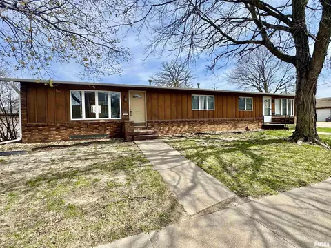 2003 Pershing Blvd, Clinton, IA 52732 photo 1