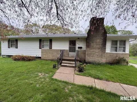 4528 5th Street B, East Moline, IL 61244