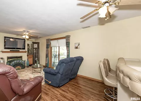3515 36th St, Moline, IL 61265 photo 9