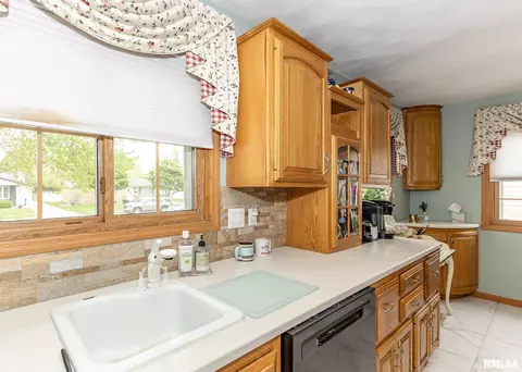 3515 36th St, Moline, IL 61265 photo 16