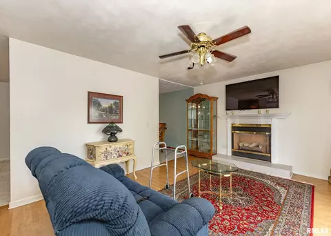3515 36th St, Moline, IL 61265 photo 8
