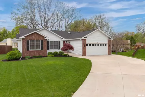 503 E 9th Avenue Ct, Coal Valley, IL 61240
