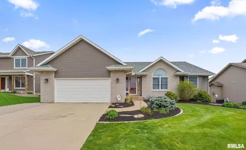2025 Ashford Rd, Bettendorf, IA 52722