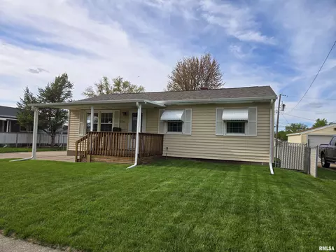 2736 W Laurel St, Davenport, IA 52804