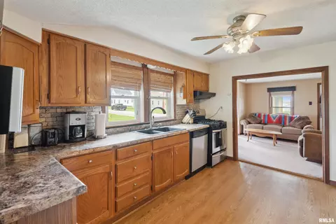 610 5th St, Lowden, IA 52255 photo 8