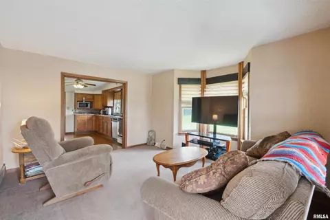 610 5th St, Lowden, IA 52255 photo 4