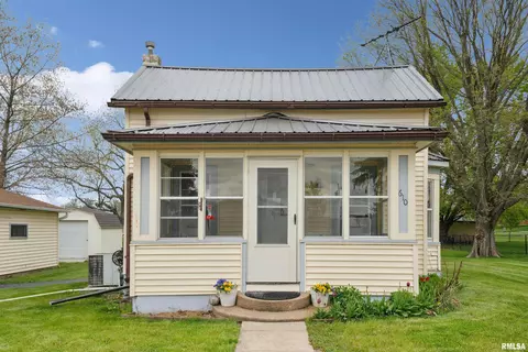 610 5th St, Lowden, IA 52255