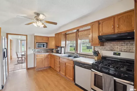 610 5th St, Lowden, IA 52255 photo 7