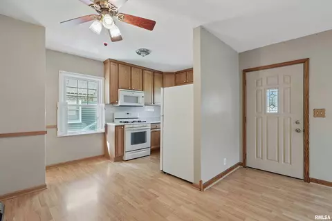 924 53rd St, Moline, IL 61265 photo 8