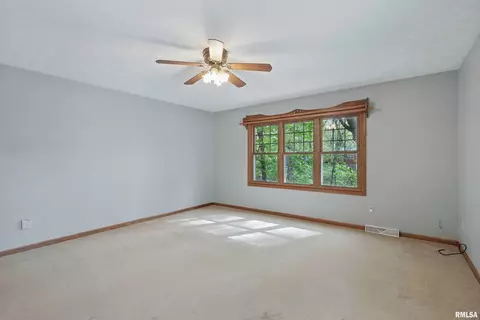 924 53rd St, Moline, IL 61265 photo 17