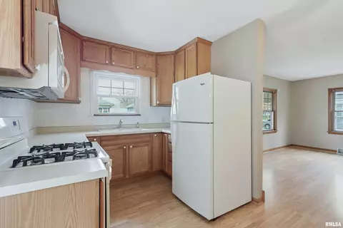 924 53rd St, Moline, IL 61265 photo 9
