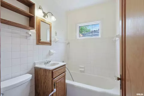 924 53rd St, Moline, IL 61265 photo 12