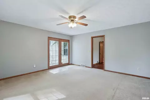 924 53rd St, Moline, IL 61265 photo 16