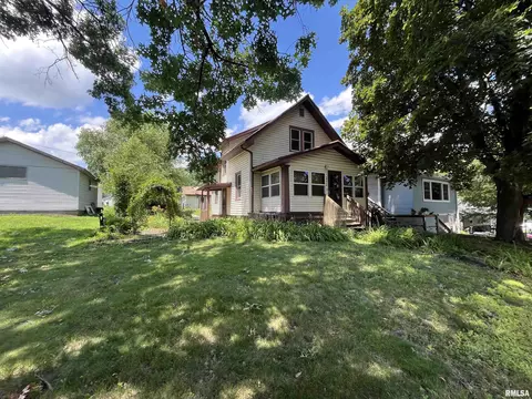 2332 Prospect Ave, Clinton, IA 52732