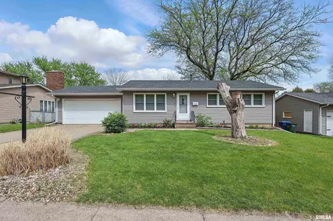 5019 N Ripley St, Davenport, IA 52806