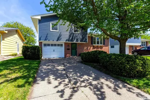 1019 31st St, Bettendorf, IA 52722
