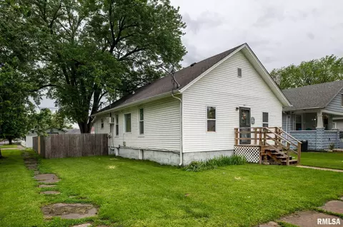 301 N 11th St, Herrin, IL 62948